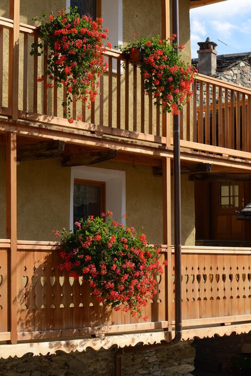 Vieilles Maisons D'Introd Exterior foto